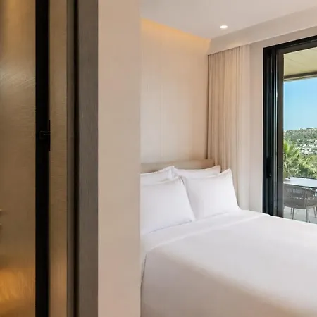 Отель Mare Deluxe Residences & 4*