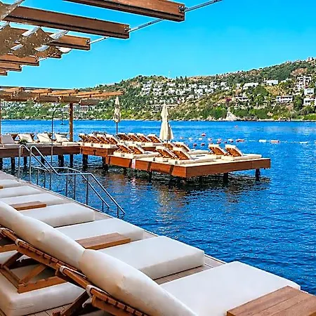 Отель Mare Deluxe Residences & 4*